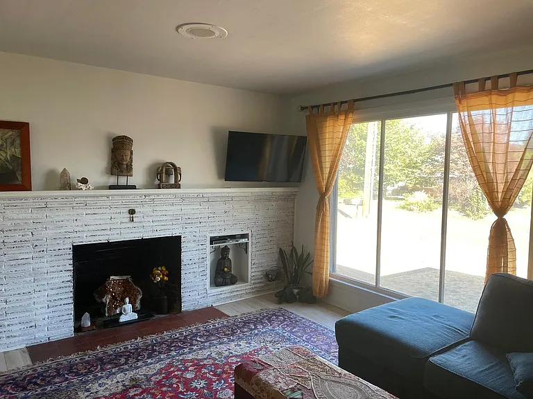 1713 Eugene St — Photo 9