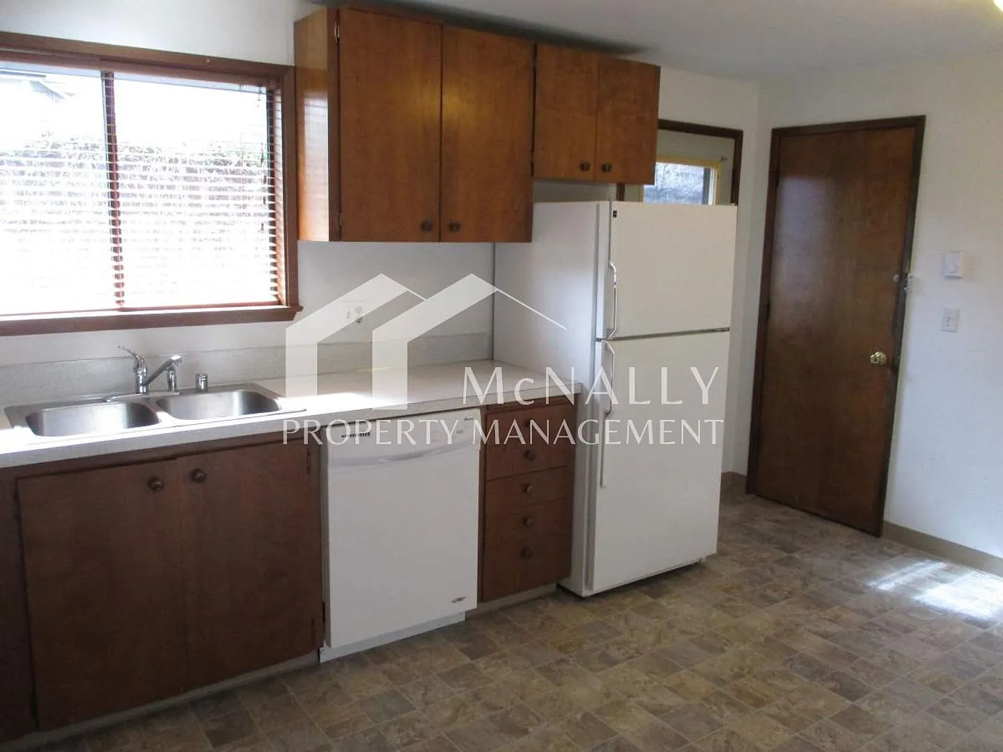 Two-Bedroom, One-Bathroom Duplex Near Downtown Gig Harbor — Photo 4