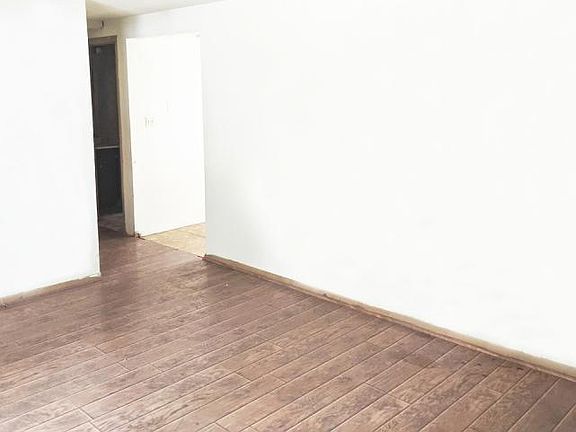 4th image of 51 N Lawrence Ave