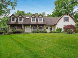 4 Rolyn Hills Dr, Orangeburg, NY 10962