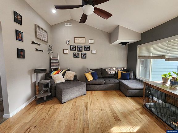 2nd image of 5239 Springhill Dr NE