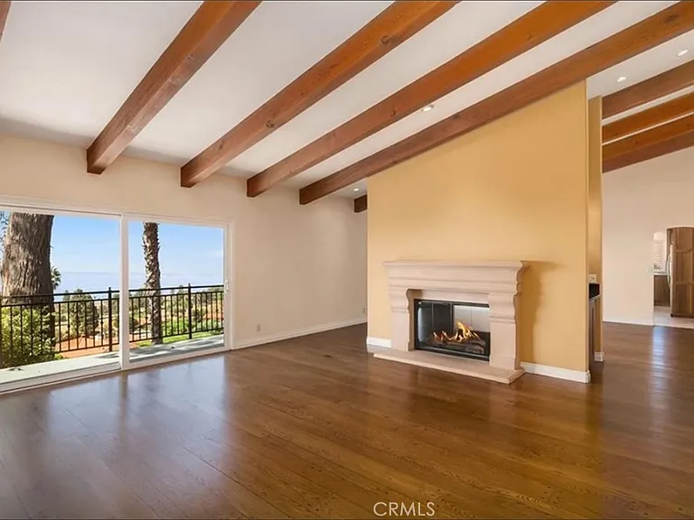 6866 Crest Rd — Photo 4