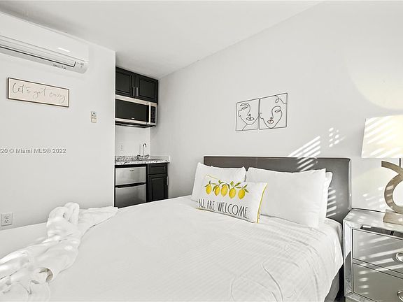 5th image of 5852 SW Sunset Dr #1