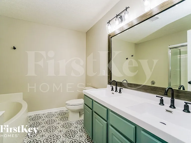 7821 Edgewater Ct — Photo 12