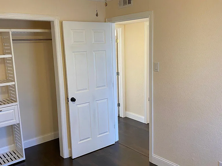 2421 Lakeview Cir — Photo 24