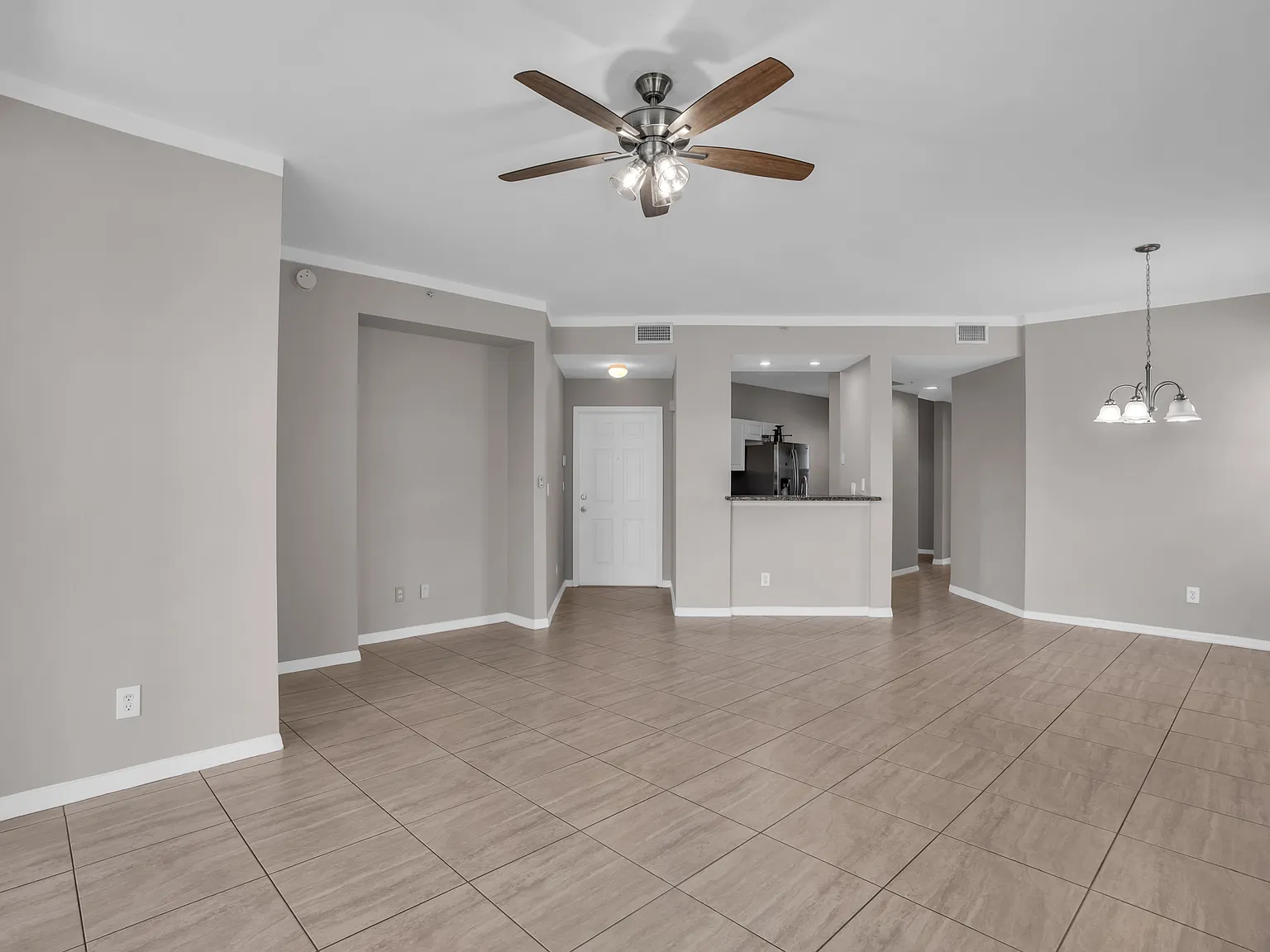 6560 Huntington Lakes Cir — Photo 3