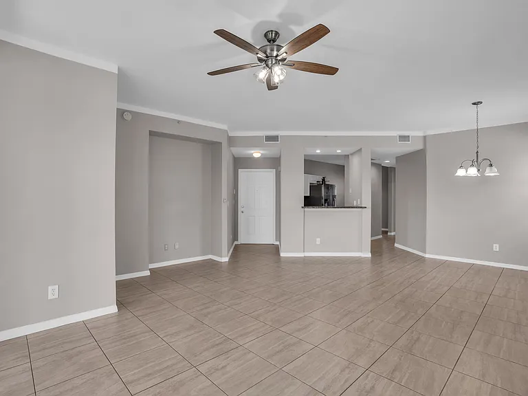 6560 Huntington Lakes Cir — Photo 3