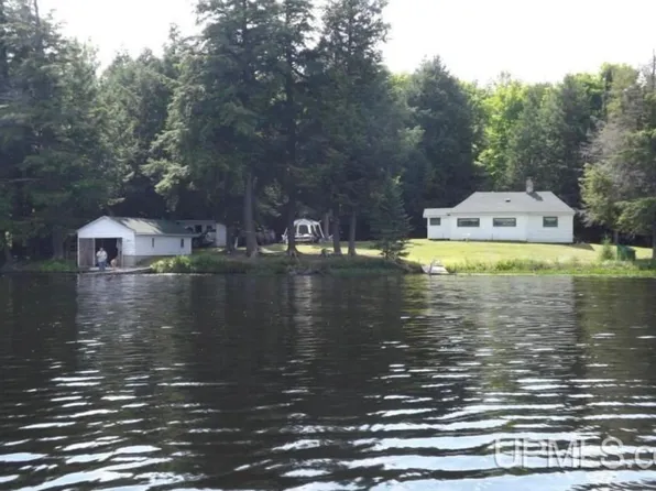 19706 Eagle Dr, Watersmeet, MI 49969