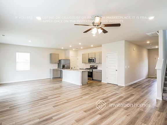 5th image of 555 Torrey Pines Ln
