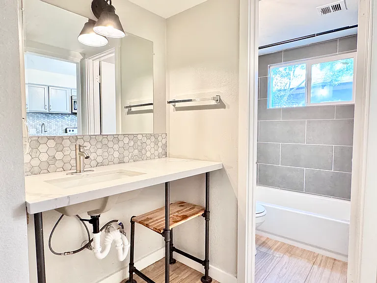 45 Lexington — Photo 15