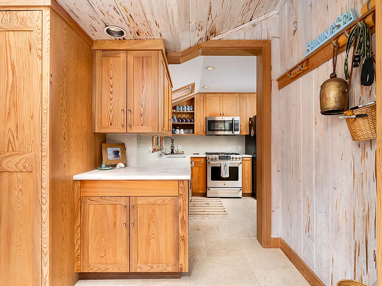 529 Peconic Bay Blvd — Photo 10