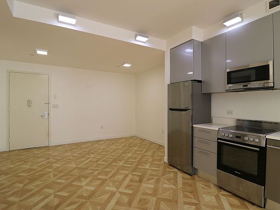 5th image of 316 E 3rd St APT 2D