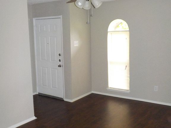 2nd image of 3210 Elm Dr