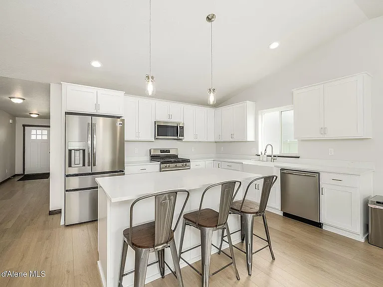 6407 W Bowmore Ln — Photo 3