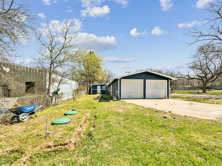 229 Sherman Dr — Photo 30