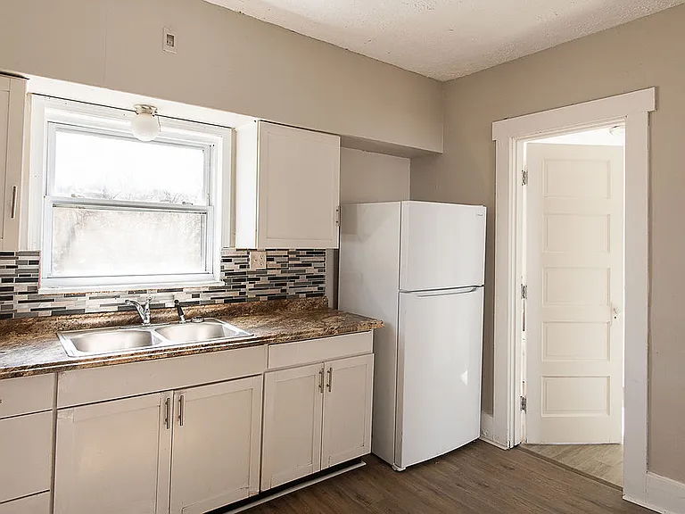 2141 Philadelphia Dr — Photo 17