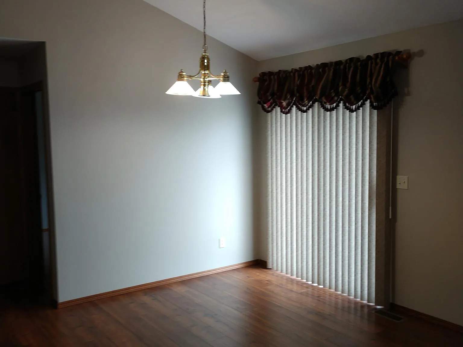 4 bed, 2348 sqft, $2,150 — Photo 4