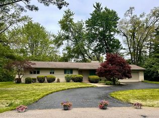24420 Bloomington Dr, Franklin, MI