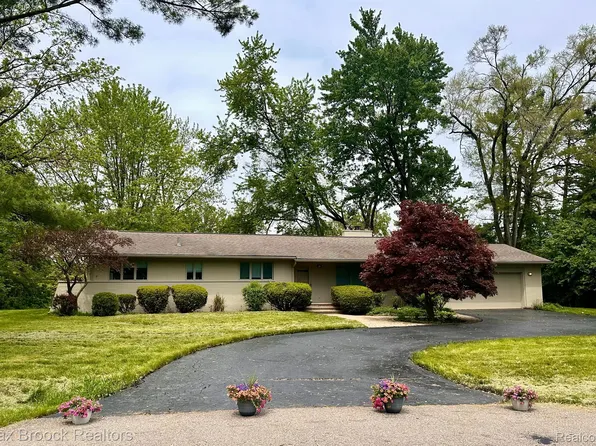 24420 Bloomington Dr, Franklin, MI 48025