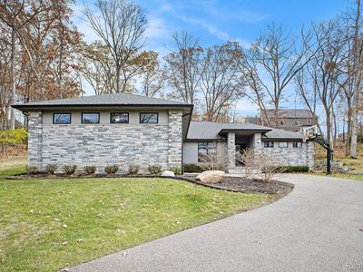 5888 Wyndam Ln, Brighton, MI, 48116