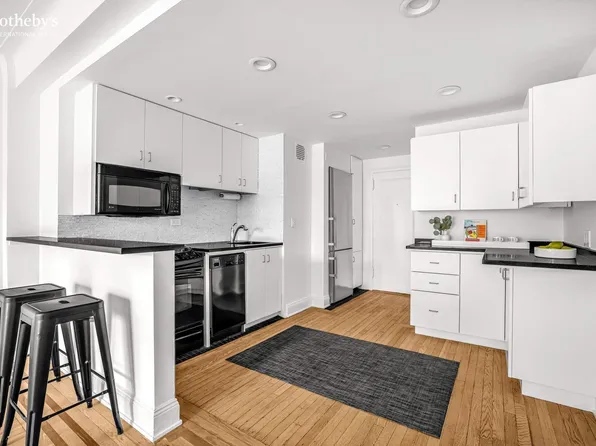 235 East 22nd Street image 5 of 18