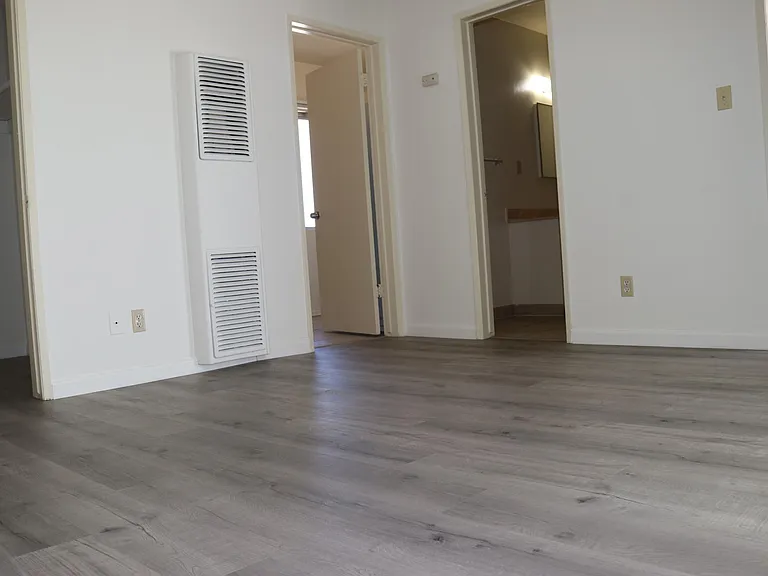 5333 Riverton Ave #13 — Photo 4