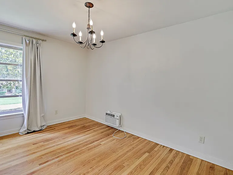 4364 Manhassett Dr — Photo 7