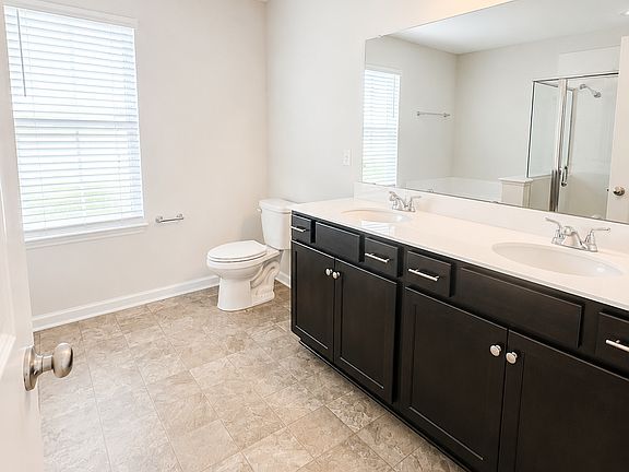 5th image of 421 Eclipse Ln