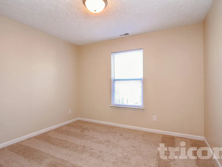 4475 Connaught East Dr — Photo 8