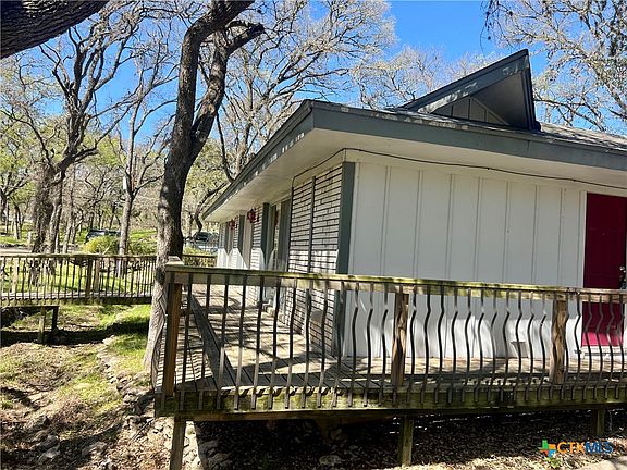 4th image of 224 W Hillcrest Dr