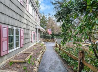 349 Old Town Rd, East Setauket, NY 11733