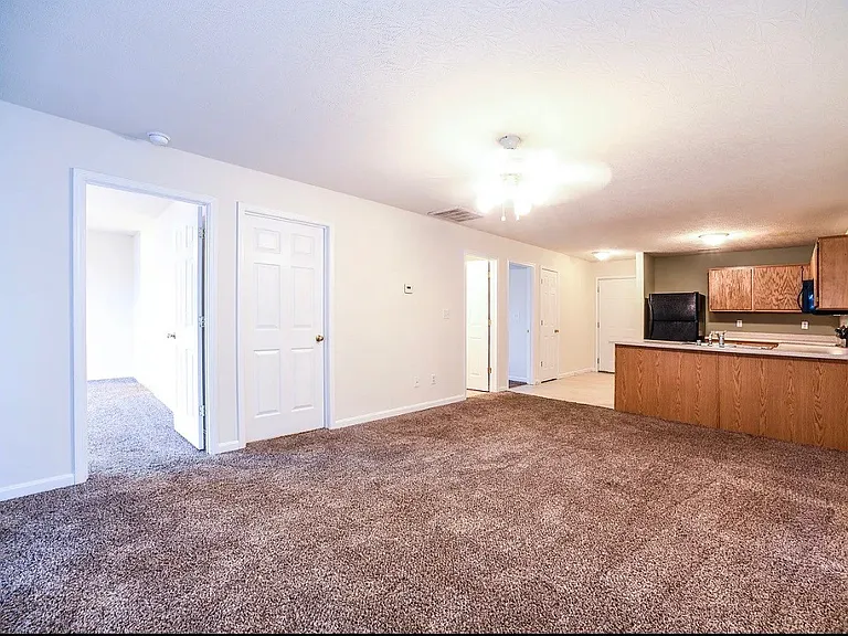Cardinal Creek Apartments — Photo 15