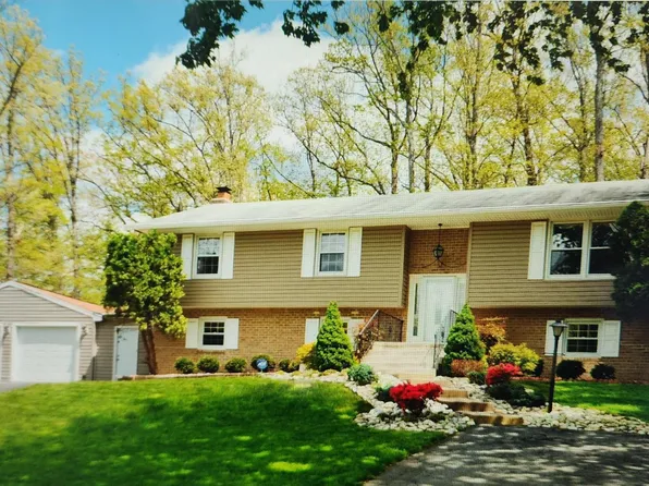 18324 Nob Hill Dr, Triangle, VA 22172