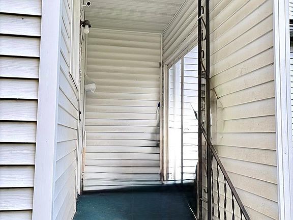 3rd image of 121 D St