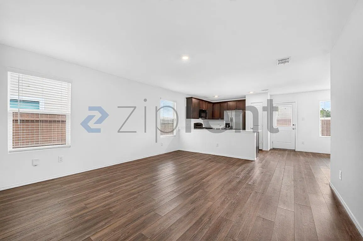 3 bed, 1257 sqft, $1,750 — Photo 1