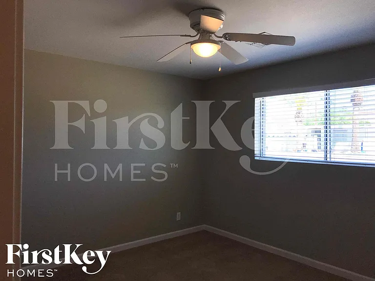 8802 N 35th Dr — Photo 13