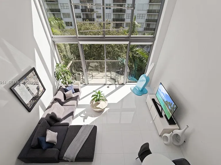 6000 Collins Ave #517 — Photo 6