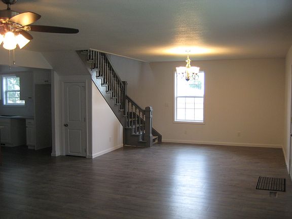 3rd image of 919 W Blackwood St