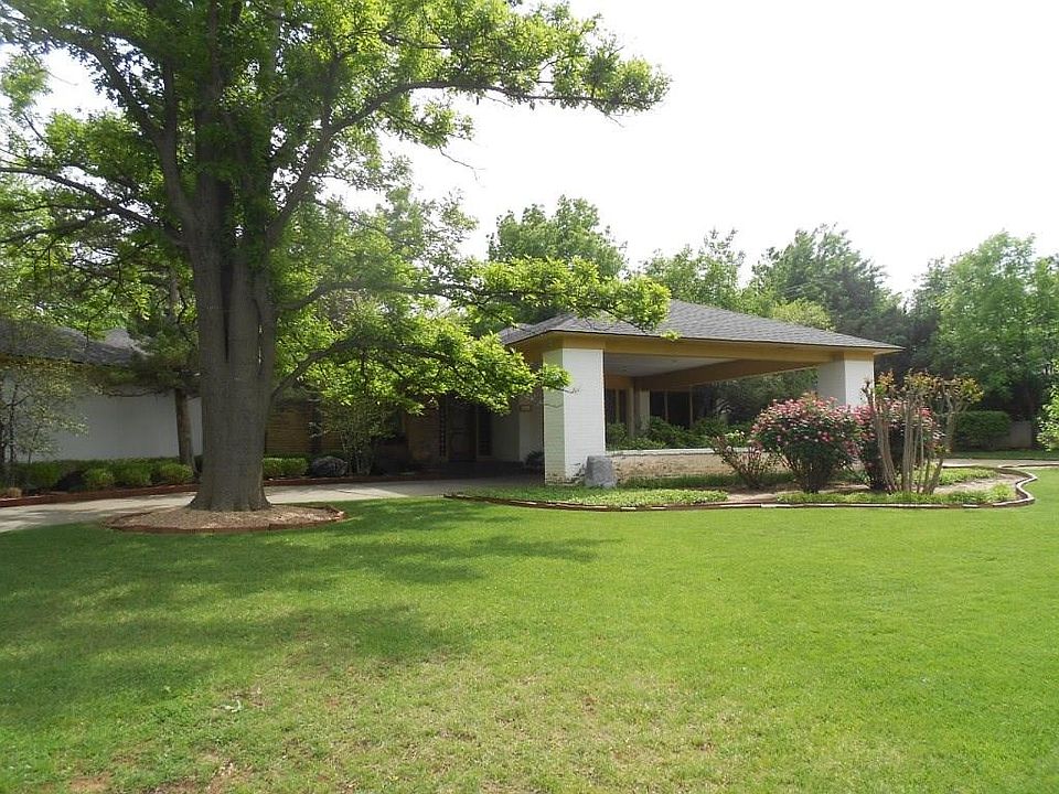 2nd image of 1624 Queenstown Rd