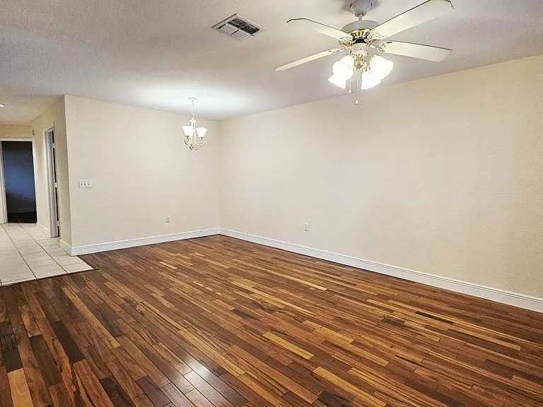 7813 Sugar Bend Dr — Photo 5