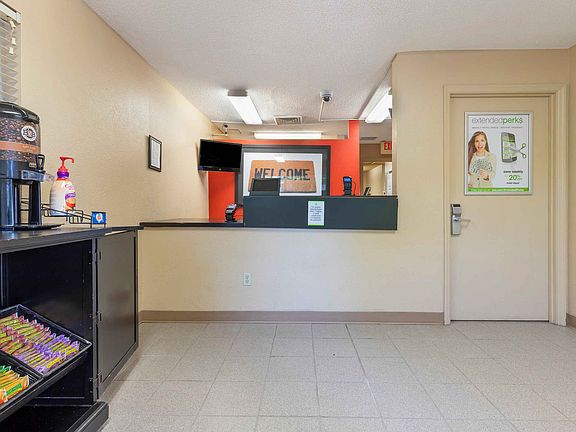 Lobby and Guest Check-in