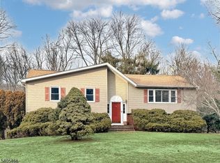 131 James Dr, Ringwood Boro, NJ 07456