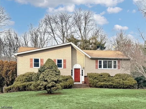 131 James Dr, Ringwood Boro, NJ 07456