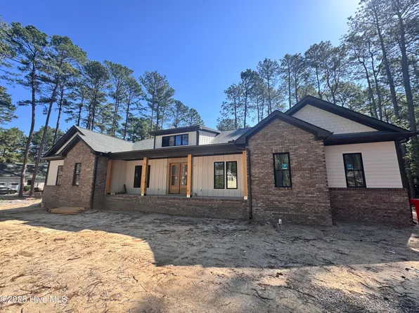 60 Devon Dr, Pinehurst, NC 28374