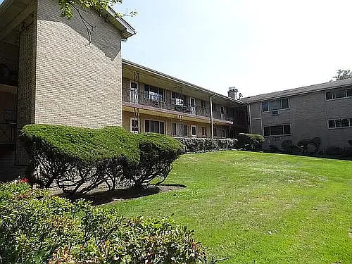1425 W Touhy Ave #205 Photo 1