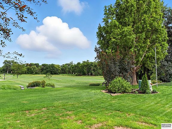 3rd image of 219 Oakmont Dr
