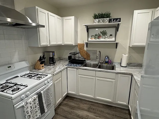 12913 Whitewood Ave #A — Photo 2