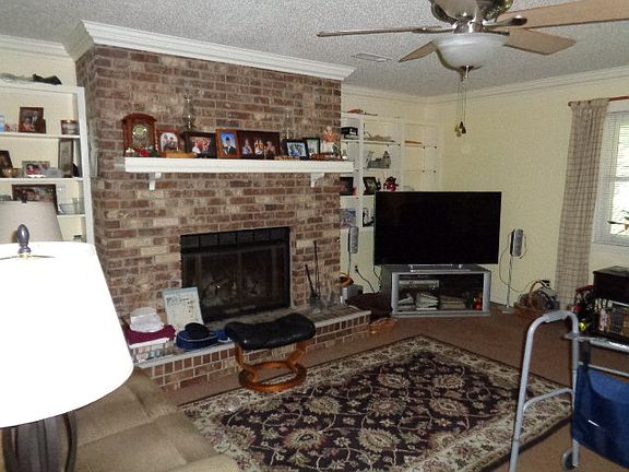 2nd image of 2562 Winnwood Cir