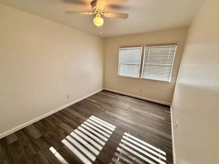 5302 Churchward — Photo 11