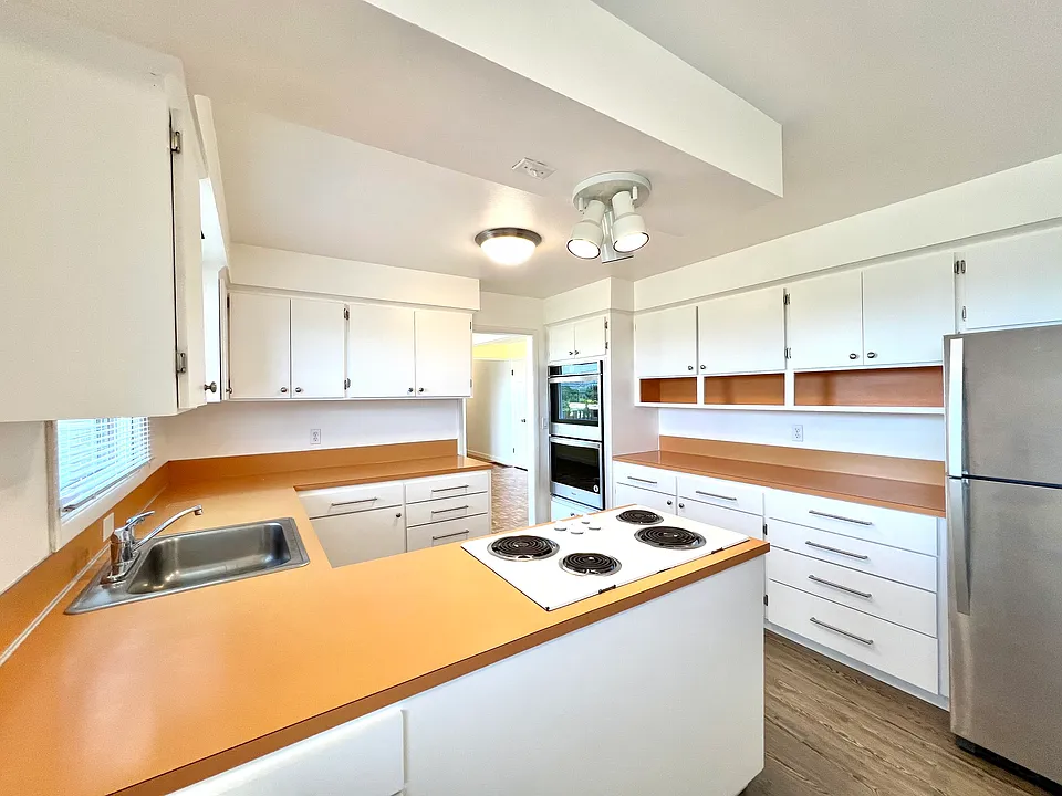 12815 NE Fremont St